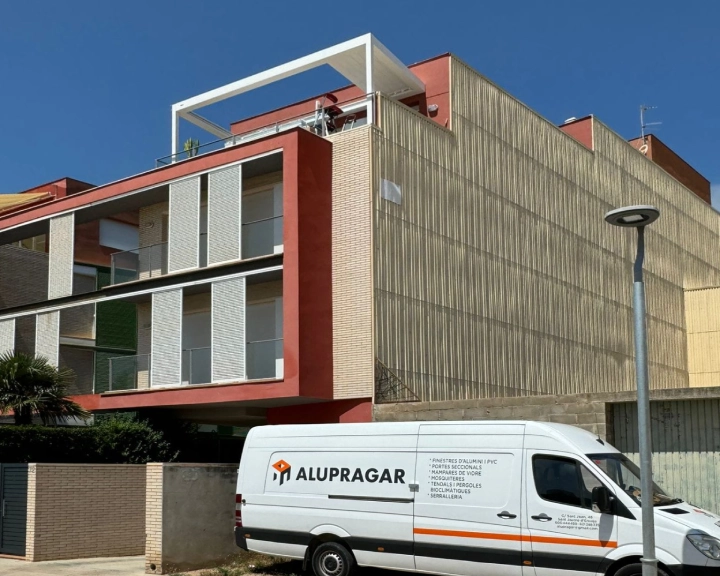 Pèrgola bioclimàtica – Terrassa d’àtic
