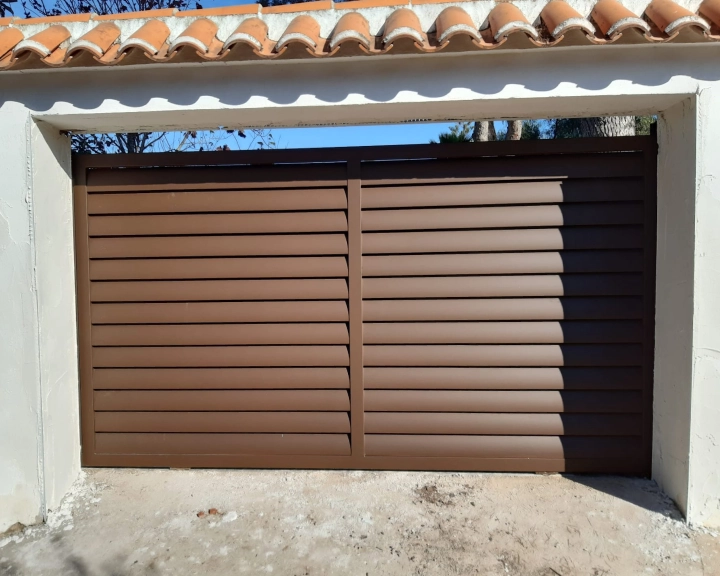 Portes exteriors – Alumini soldat